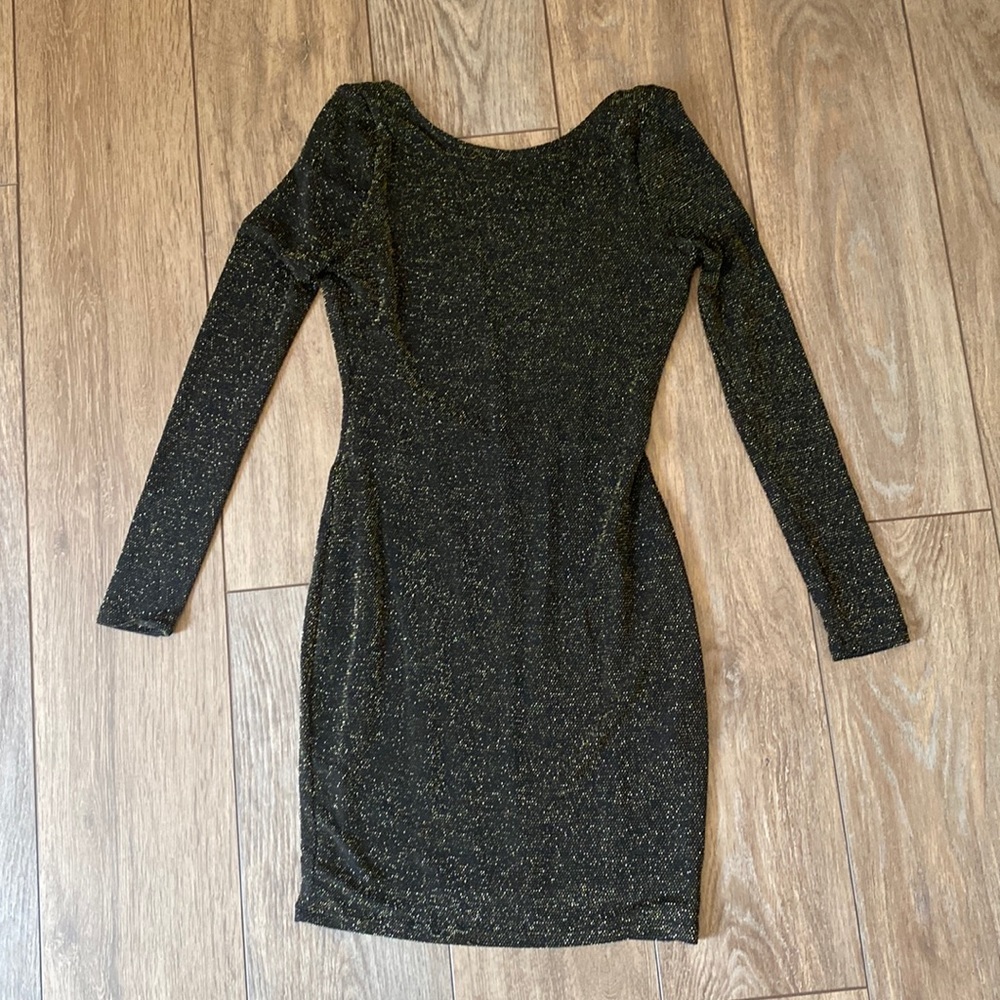 Lulu’s Black & Gold Backless Long Sleeve Bodycon Dress